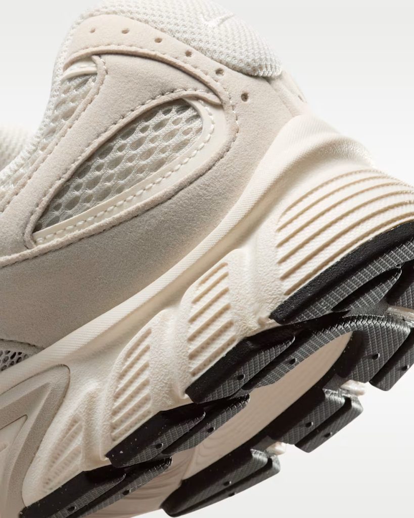 کتونی اورجینال زنانه نایکی وی 5 آر ان آر – Nike V5 RNR
